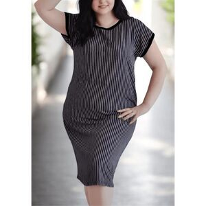 AcemiโWomen'sย Black/White Striped ShortโSleeve Bodycon Midi Dress Size M